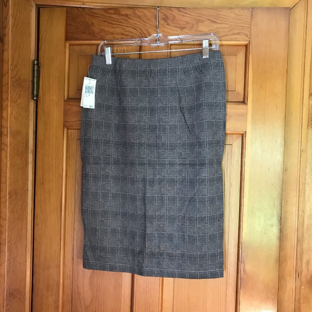 NWT PHILOSOPHY PLAID SKIRT, size Medium.